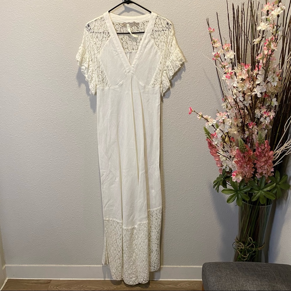NWOT - 🇮🇹MODA POSITANO - White Lace Flutter Sleeve Maxi Wedding Dress